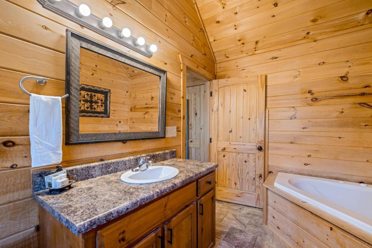 Blue Ridge Bear Bungalow Buitenkant foto
